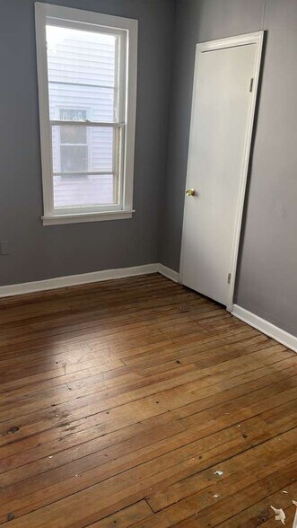 Building Photo - 13 Poplar Pl