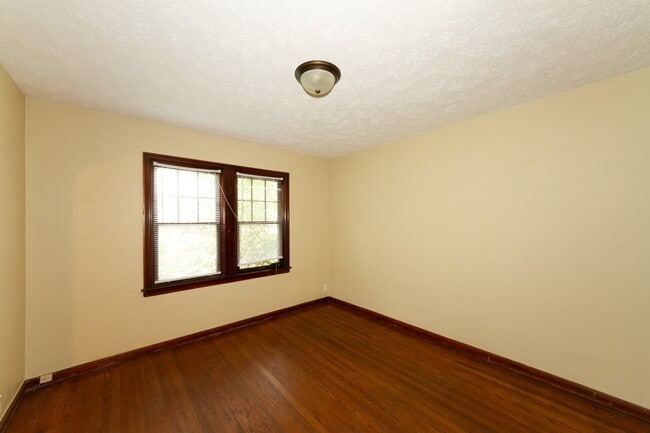 Building Photo - 1 bed 1 bath. Located in desirable Christi...