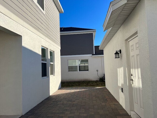 Building Photo - Newly built 3 Bedroom Home in Beautiful St. Cloud - 5 min from Isles of Lake Nova