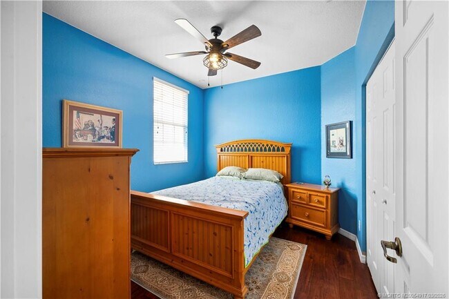 Building Photo - 691 SW Glen Crest Way