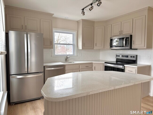 Building Photo - 194 High Ridge Ave