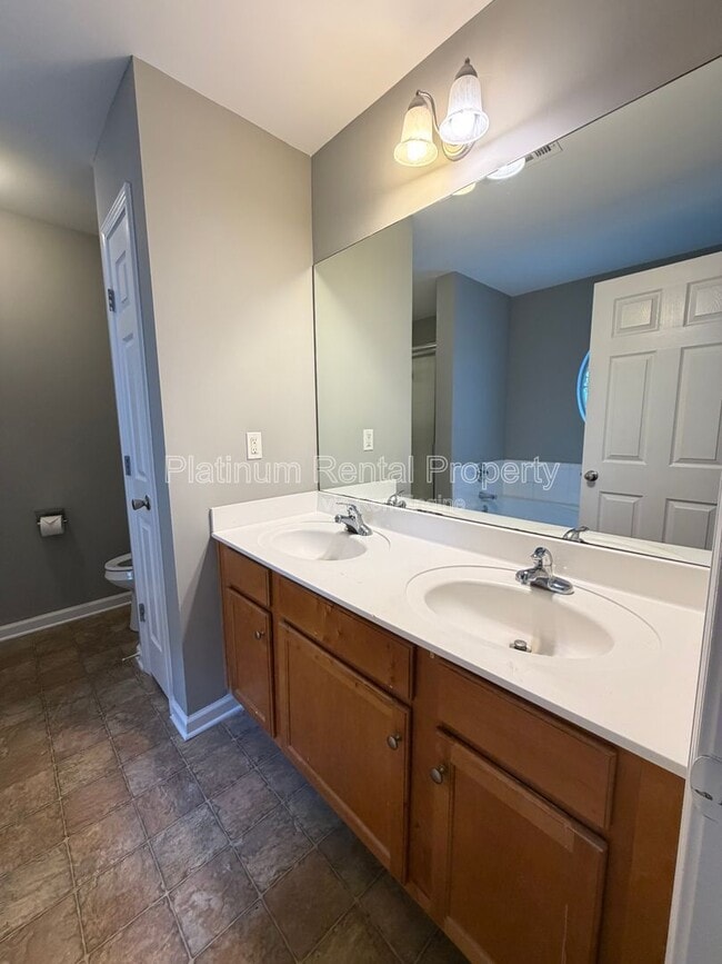 Building Photo - 250 Amal Dr SW