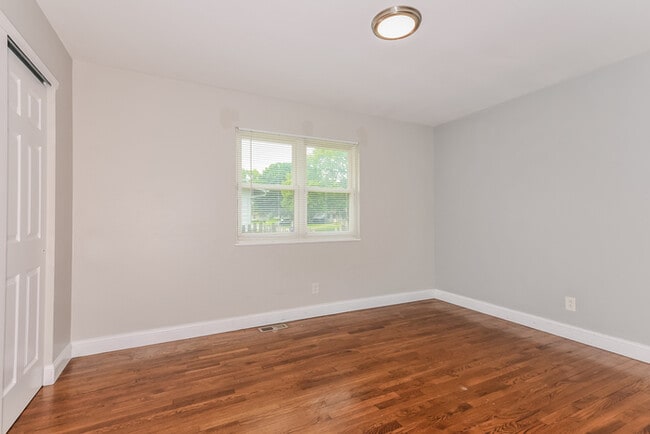 Building Photo - 1080 N Park Ln