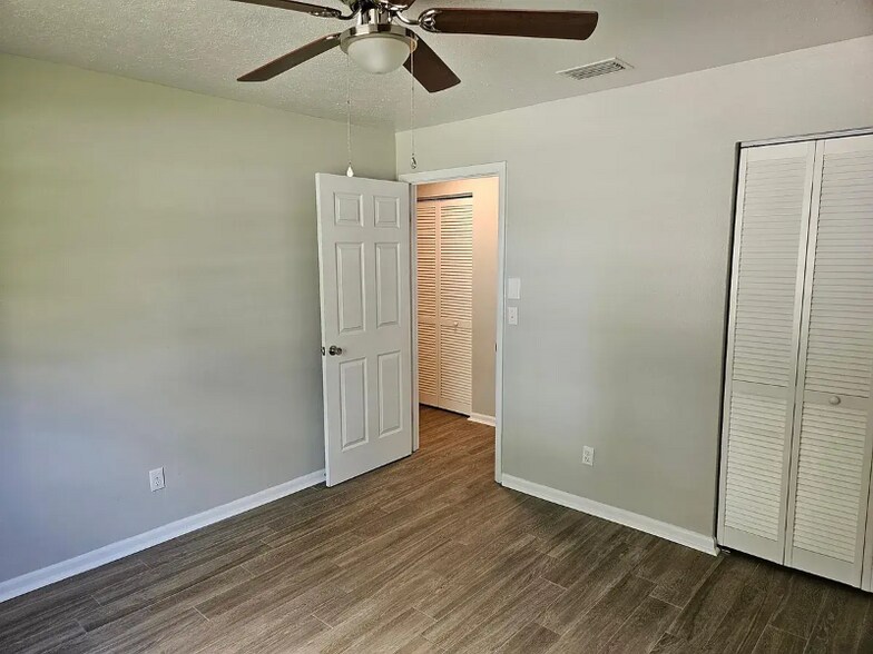 Building Photo - 3950sE SE 17th Ct