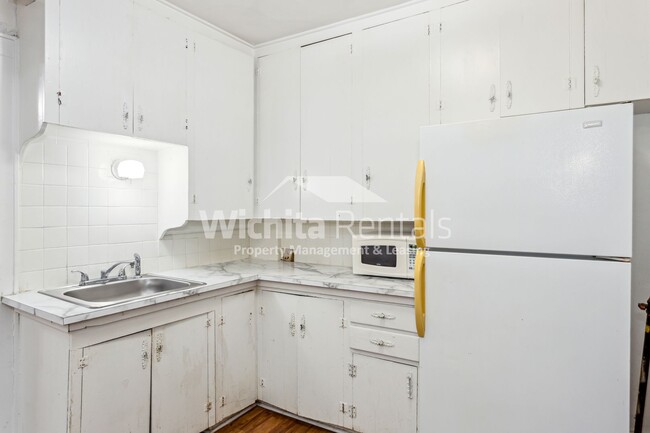 Building Photo - ***1/2 off first month's rent***