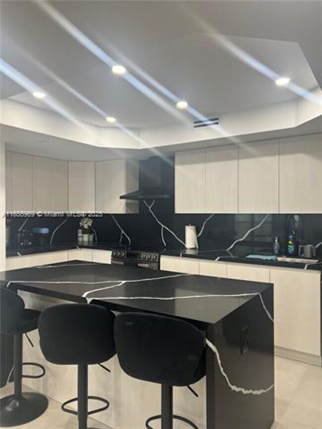 Building Photo - 20191 E Country Club Dr