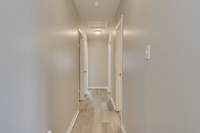 Building Photo - 250 Almon Ct