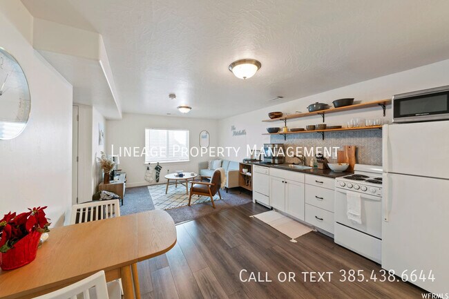 Building Photo - 126 W 570 N