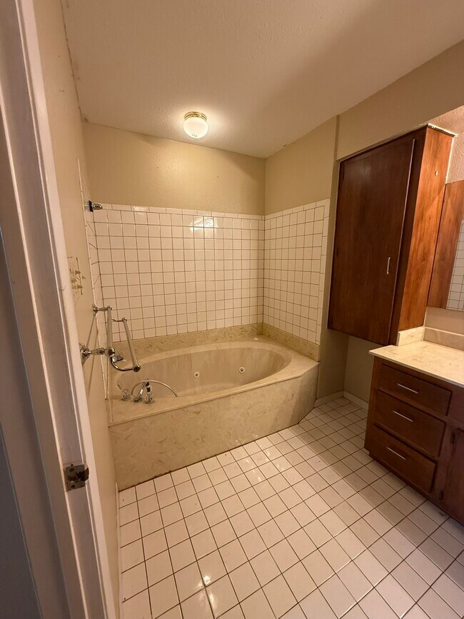 Building Photo - 4430 Masters Dr