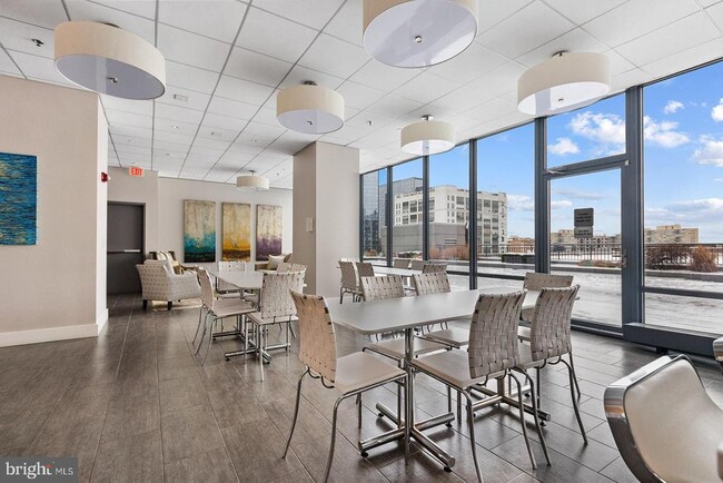 Building Photo - 2101 Market St