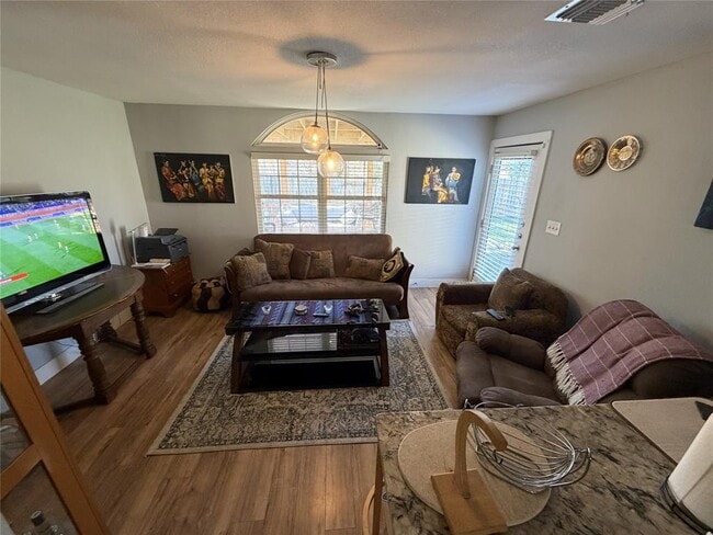 Building Photo - 809 Sussex Dr