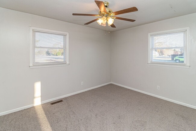 Building Photo - Adorable Brick Ranch 3 BR | 1.5 BA in Goldsboro