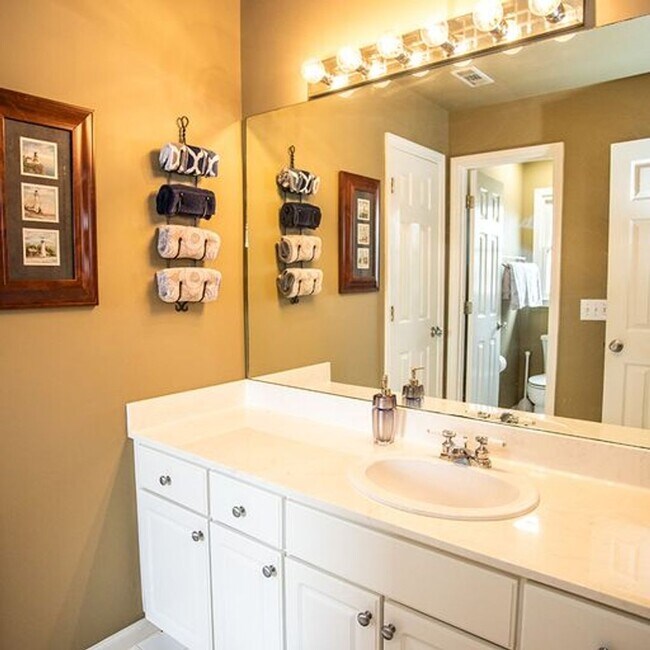 Building Photo - STUNNING!!! Four Bedroom two and a half bath home with a view!