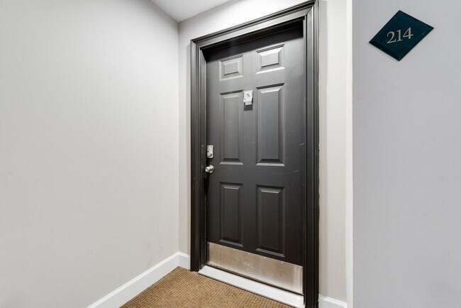 Building Photo - 240 Renaissance Pkwy NE