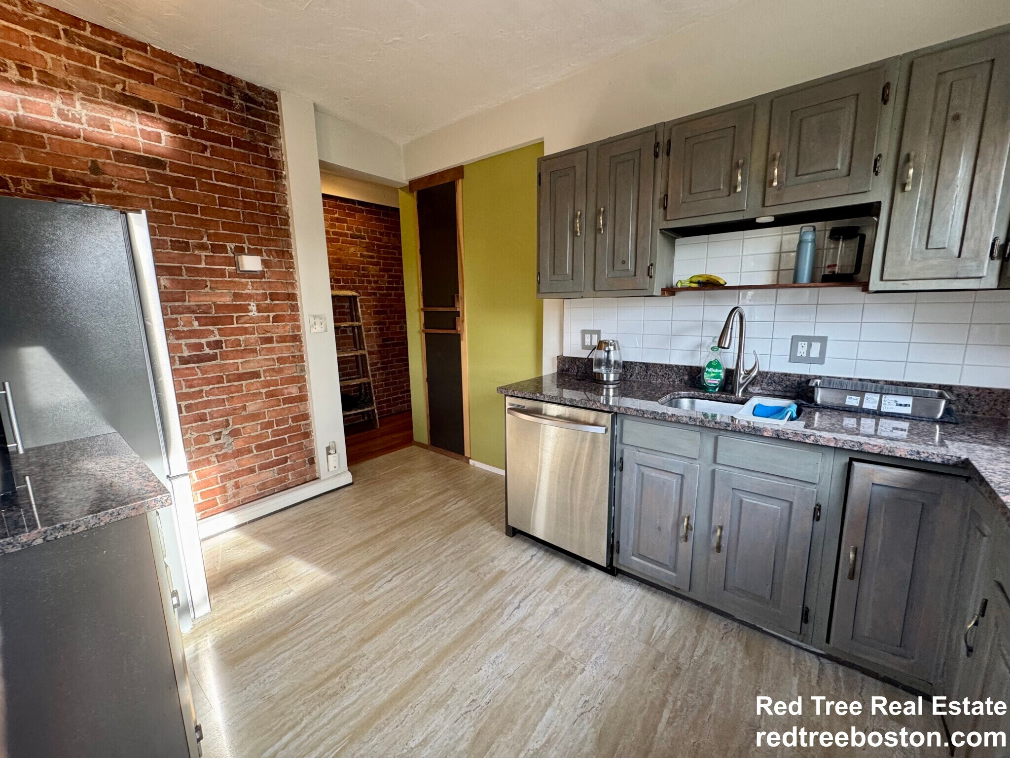 Building Photo - 48 Kent St