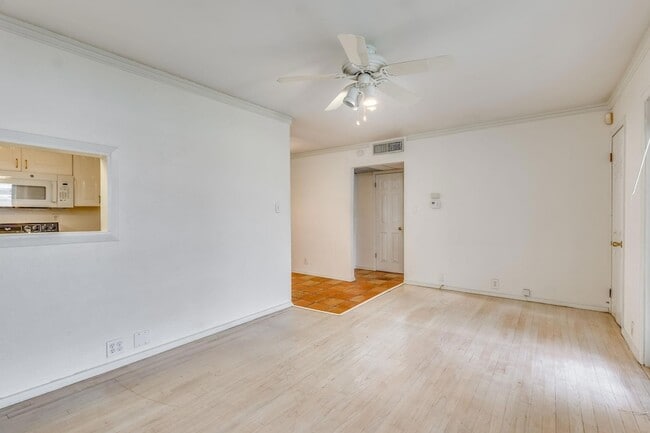 Building Photo - 910 Duncan Ln