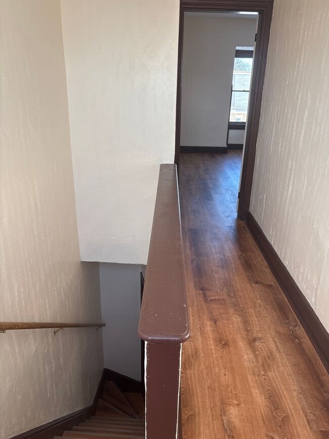 Building Photo - 3 Bedroom 1 Bath Large Rooms-York City SD