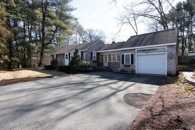Building Photo - 98 Hillcrest Dr