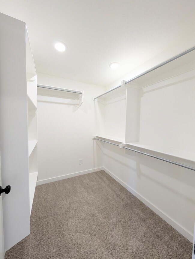 Building Photo - 3220 Cottonwood Ave