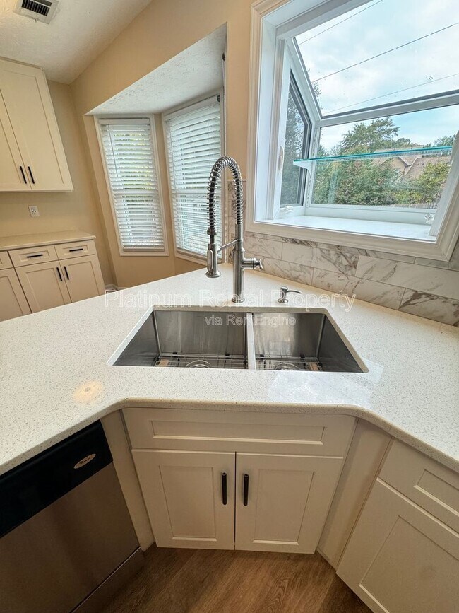 Building Photo - 1444 Glenfield Dr