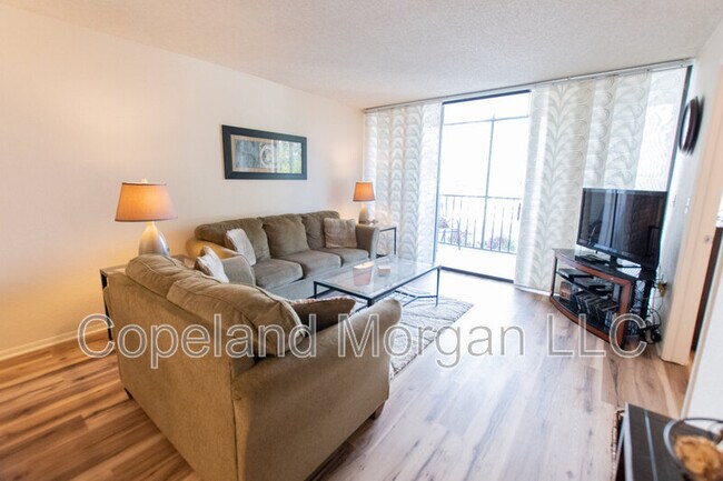 Building Photo - 1000 Cove Cay Dr