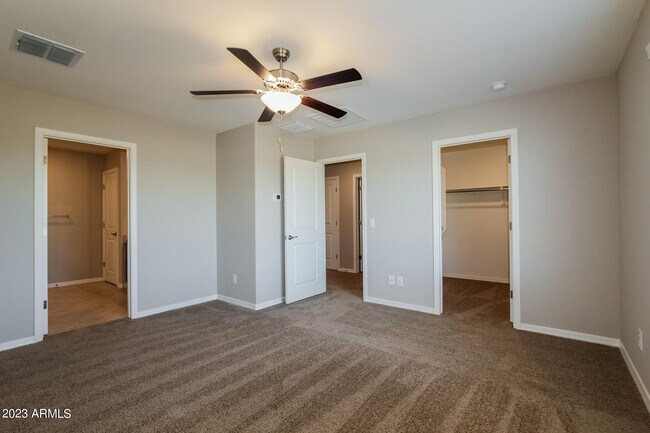 Building Photo - 3919 S 82nd Dr
