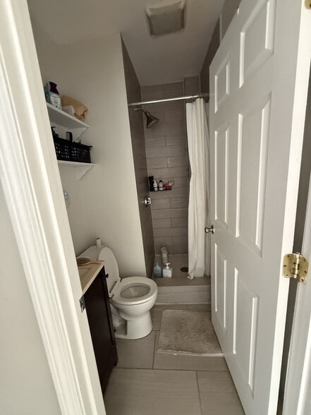 Building Photo - 220 Hanover St