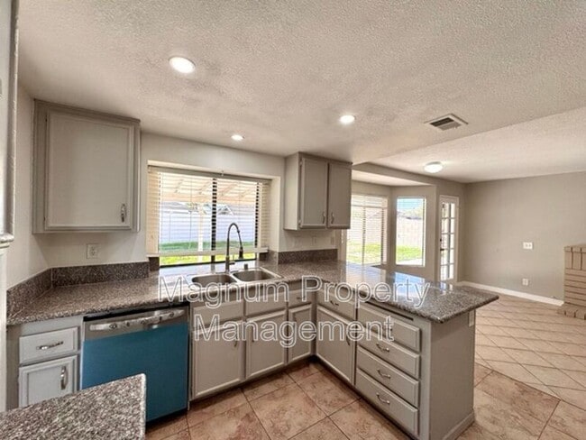 Building Photo - 24473 St Thomas Ave