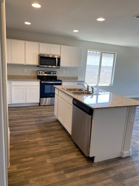 Building Photo - 797 S Silvercreek Ln