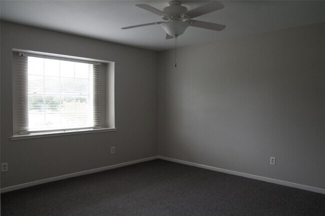 Building Photo - 3802 Willow Springs Ln