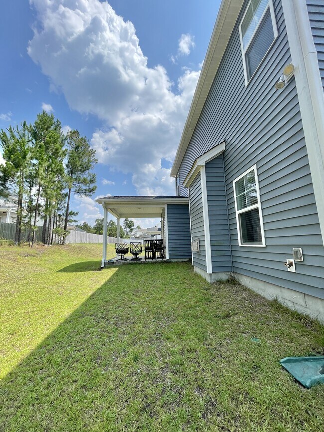 Building Photo - 148 Old Montague Way