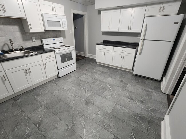 Building Photo - 109 S Easton Rd