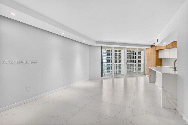 Building Photo - 16445 Collins Ave