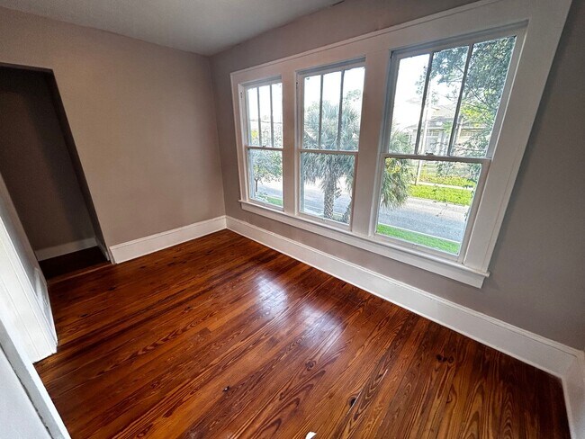 Building Photo - 2561 Rosselle St