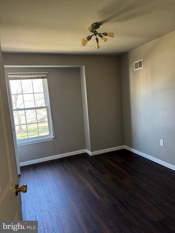 Building Photo - 168 VALLEY GREENE Cir