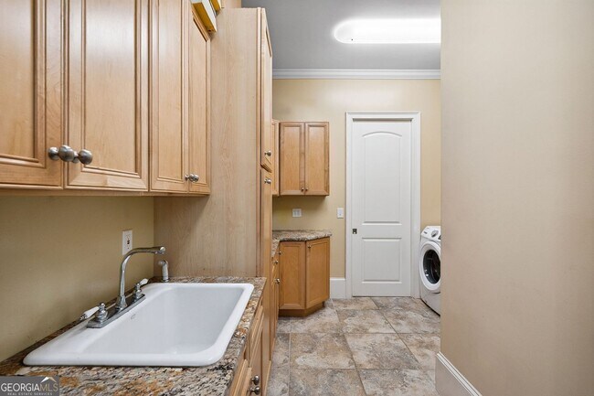 Building Photo - 11140 W Rd