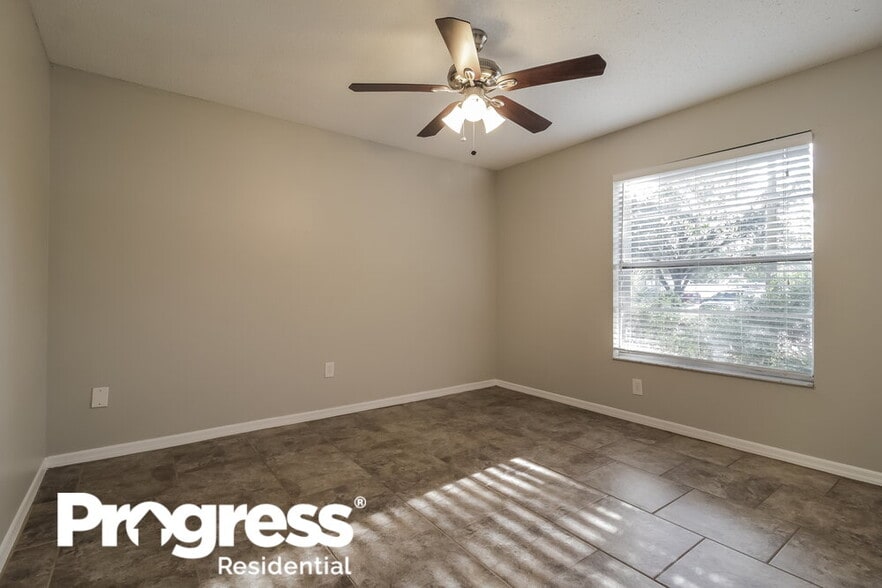 Building Photo - 1565 Quill Ct