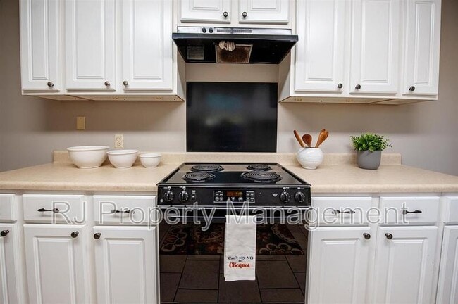 Building Photo - 41 S Fenwick Rd