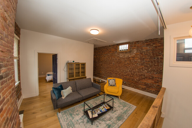 Building Photo - 608 East Ohio Street