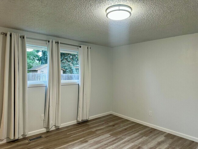 Building Photo - Updated 3bd/2BA South Suburbs Home with RV Parking, Large Yard & Garage