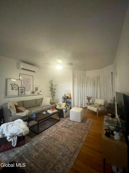 Building Photo - 200 Beekman St