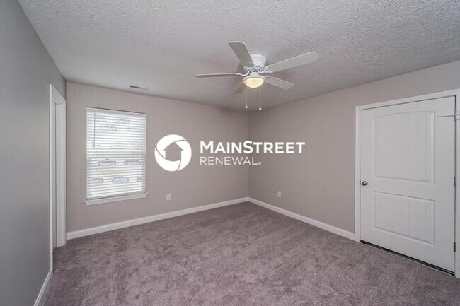 Building Photo - 4 Bedroom Pet-Friendly Home in Louisville,...