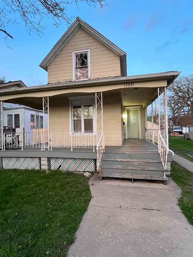 Building Photo - 13841 Forest Ave
