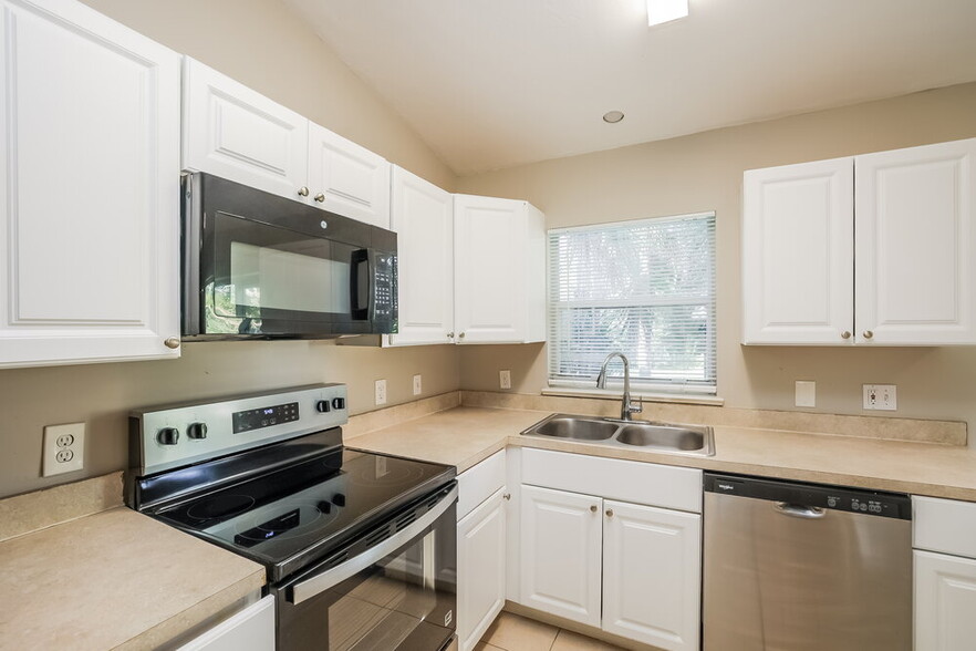 Building Photo - 2831 2nd Ave SE