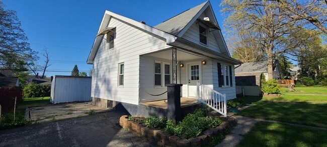 Building Photo - 312 E Garfield St