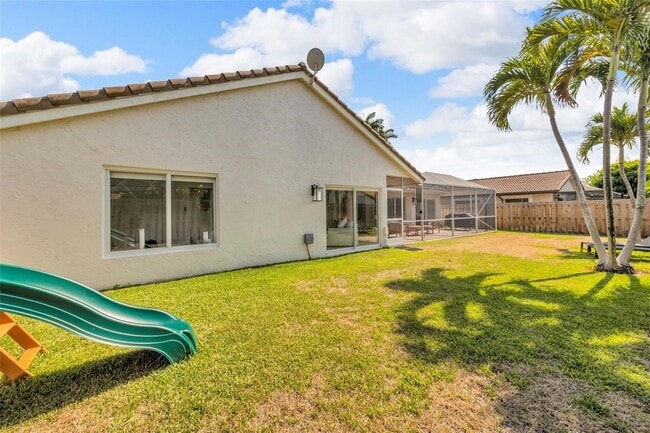 Building Photo - 9585 Carousel Cir S
