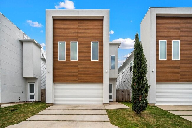 Primary Photo - 5511 Paraiso Pl