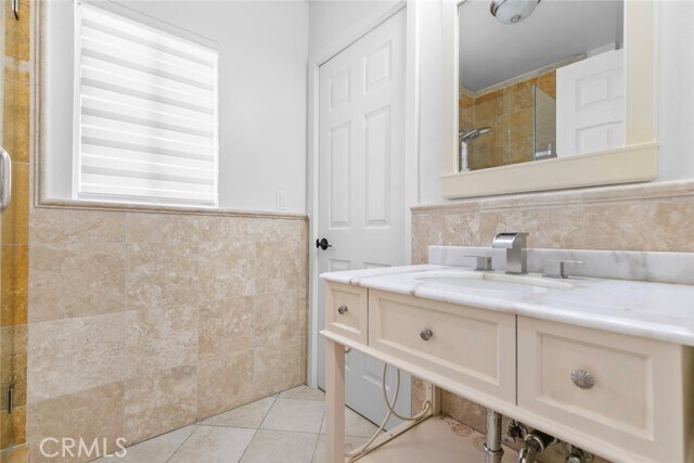 Building Photo - 11001 Collett Ave