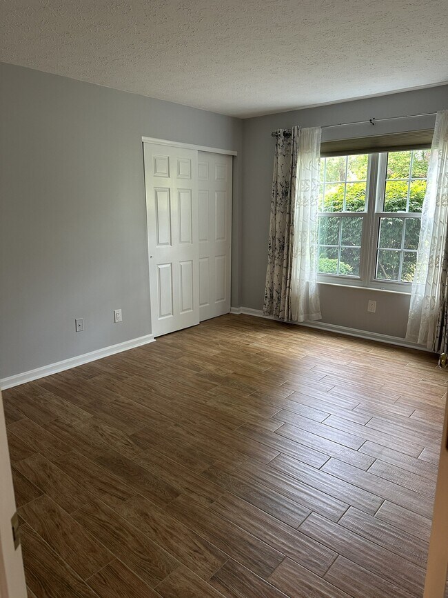 Building Photo - 3023 Stratford Ct