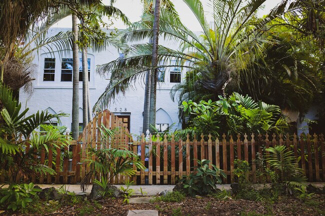 Primary Photo - 528 NW 47th St